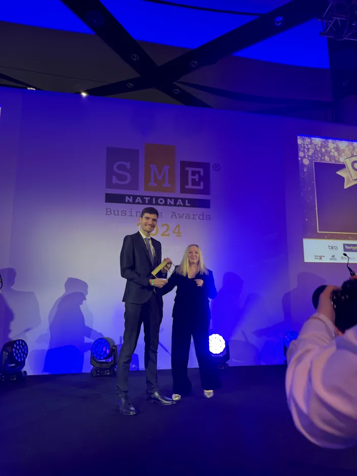 Jason Mashinchi receiving SME National Business Award